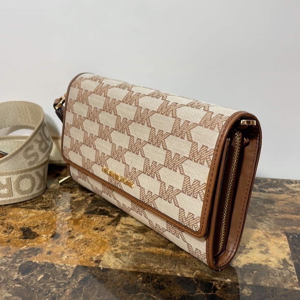 Michael Kors large zip around wallet crossbody Jet set Item - Picture 5 of 15